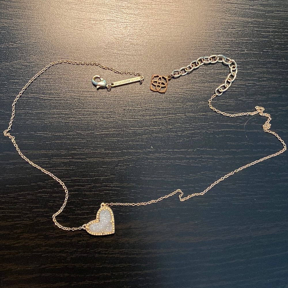 Kendra Scott necklace